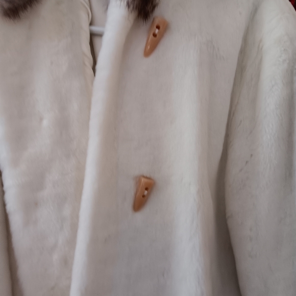Luxurious White Fur Coat with Brown Accents With Hood - Picture 6 of 6